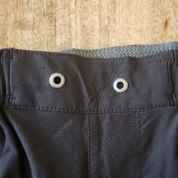 Vuori Shorts Mens Medium V330 Quick Dry Swim Trunks Athletic Zip Pocket - Picture 3 of 10
